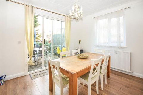 10 Lewis Road, Mitcham, CR4 3DE