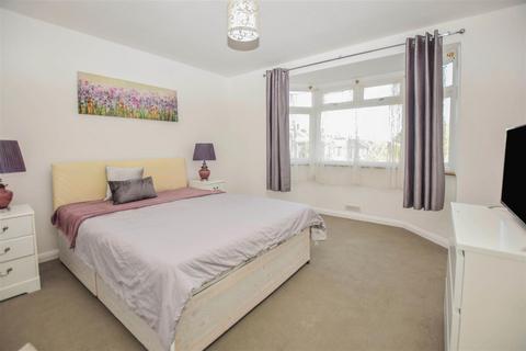 10 Lewis Road, Mitcham, CR4 3DE