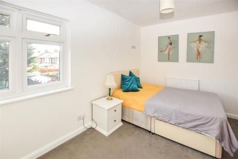10 Lewis Road, Mitcham, CR4 3DE