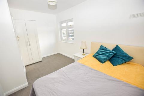 10 Lewis Road, Mitcham, CR4 3DE