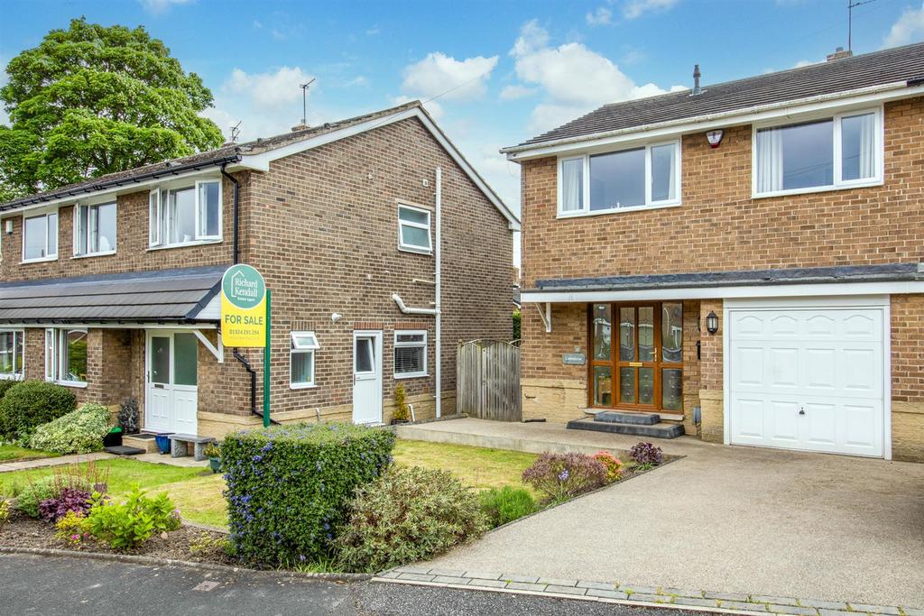 Sandal Cliff, Wakefield WF2 4 bed semidetached house for sale £300,000