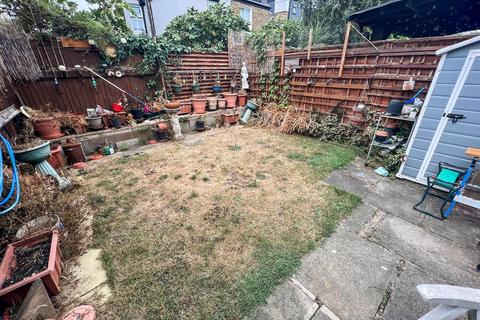 32 Warren Road, London, SW19 2HX