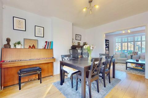 94 Kenneth Road, Romford, RM6 6LP
