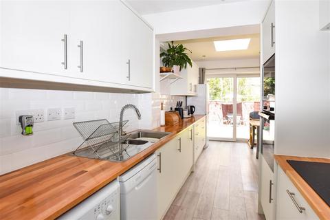 174 Runnymede, London, SW19 2RG
