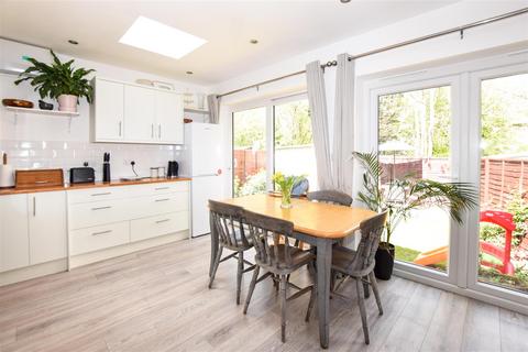 174 Runnymede, London, SW19 2RG