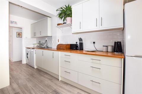 174 Runnymede, London, SW19 2RG