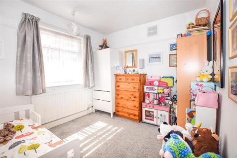 174 Runnymede, London, SW19 2RG