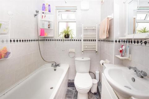 174 Runnymede, London, SW19 2RG
