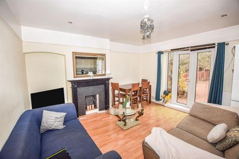 12 Fleming Mead, Mitcham, CR4 3LU