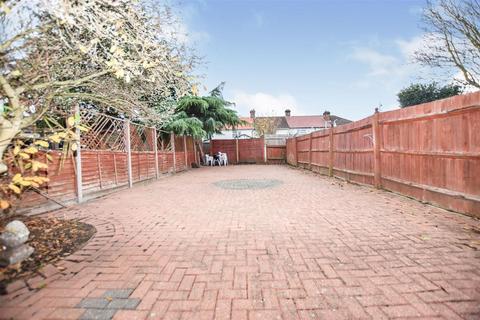 12 Fleming Mead, Mitcham, CR4 3LU