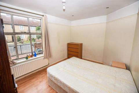 12 Fleming Mead, Mitcham, CR4 3LU