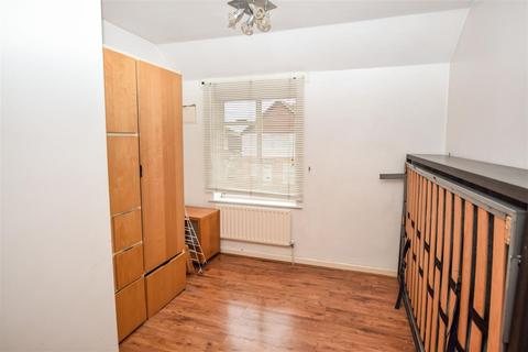 12 Fleming Mead, Mitcham, CR4 3LU