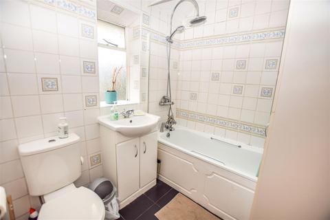 12 Fleming Mead, Mitcham, CR4 3LU