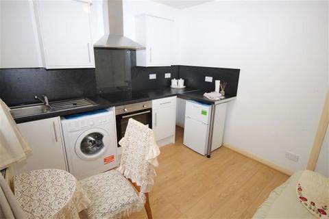 1 bedroom flat to rent, Woodhall Croft , LS28 7TU