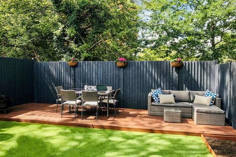 60 Runnymede, London, SW19 2PQ