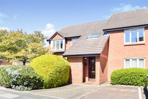 165 Kipling Drive, London, SW19 1TN