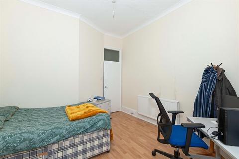 Studio for sale, Shelley Road, Worthing