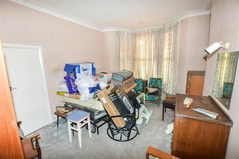 10 Warren Road, London, SW19 2HX