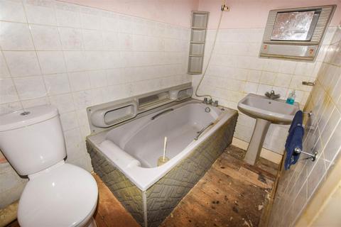 10 Warren Road, London, SW19 2HX
