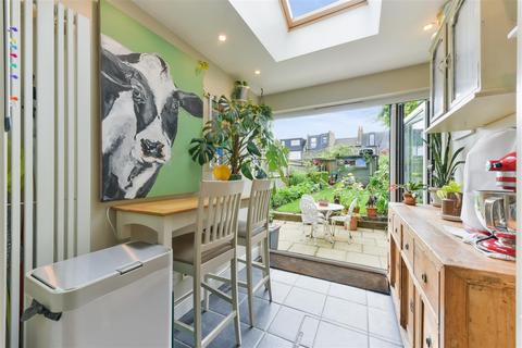 27 All Saints Road, London, SW19 1BU