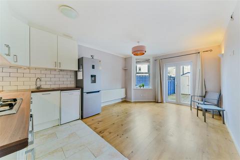 2 bedroom maisonette for sale, Tynemouth Road, Mitcham CR4