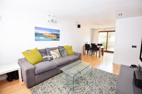105 Heathfield Drive, Mitcham, CR4 3RD
