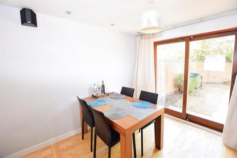 105 Heathfield Drive, Mitcham, CR4 3RD