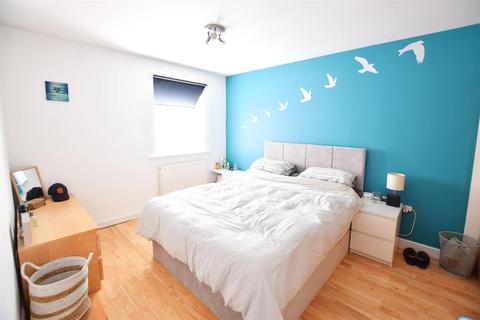 105 Heathfield Drive, Mitcham, CR4 3RD