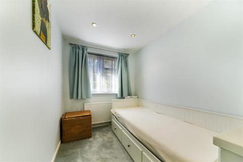 82 Hogarth Crescent, London, SW19 2DW