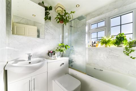 82 Hogarth Crescent, London, SW19 2DW