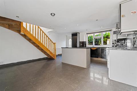 121 Park Barn Drive, Guildford, GU2 8EU