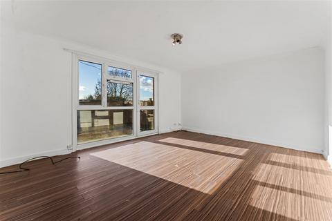 121 Park Barn Drive, Guildford, GU2 8EU