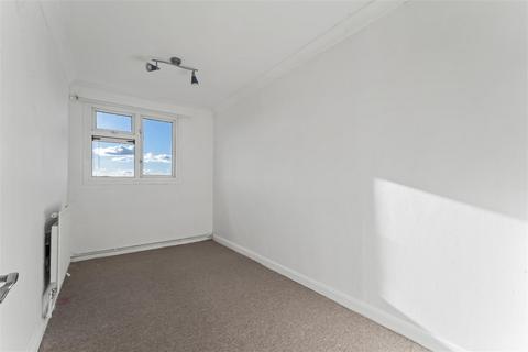 121 Park Barn Drive, Guildford, GU2 8EU