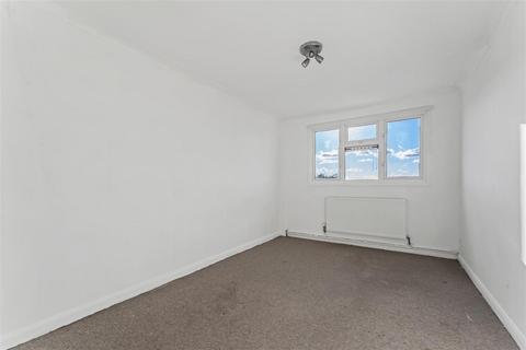 121 Park Barn Drive, Guildford, GU2 8EU