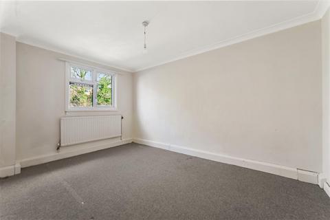 121 Park Barn Drive, Guildford, GU2 8EU