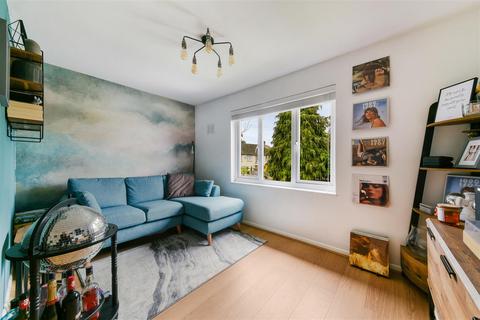 132 Lowry Crescent, Mitcham, CR4 3QU