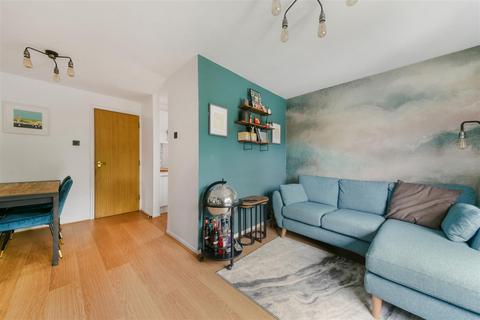 132 Lowry Crescent, Mitcham, CR4 3QU