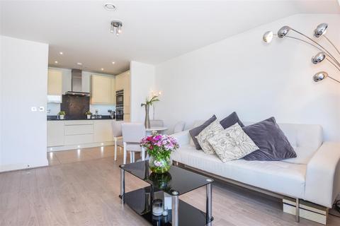 2 bedroom flat for sale, Wadham Mews, East Sheen, SW14