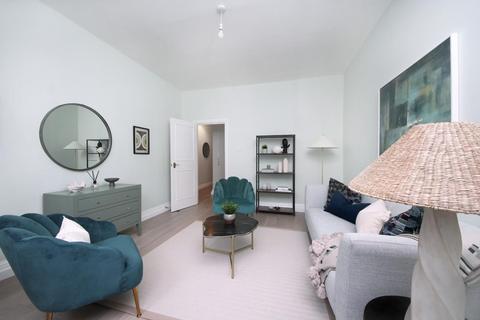 2 bedroom flat for sale - Nemoure Road, W3