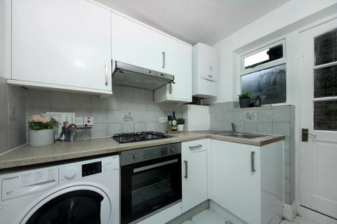 2 bedroom flat for sale, Nemoure Road, W3