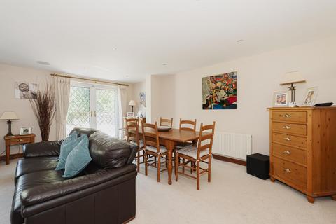8 Aston Way, Epsom, KT18 5LZ