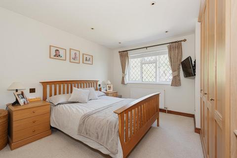 8 Aston Way, Epsom, KT18 5LZ