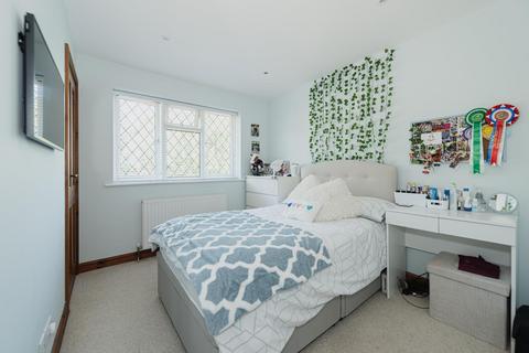 8 Aston Way, Epsom, KT18 5LZ