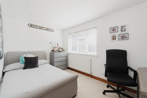 8 Aston Way, Epsom, KT18 5LZ