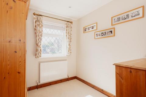 8 Aston Way, Epsom, KT18 5LZ
