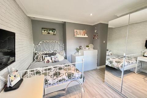 15 Greenfields, Whetstone, Leicester, LE8 6NY
