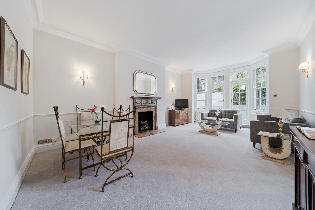 Draycott Avenue, London SW3 3 bed flat £4,767 pcm (£1,100 pw)