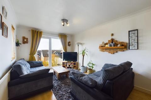 3 bedroom end of terrace house for sale - Buttermere Court, Lancaster