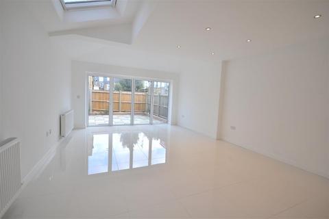 4 bedroom house to rent - Russell Road, Wimbledon SW19