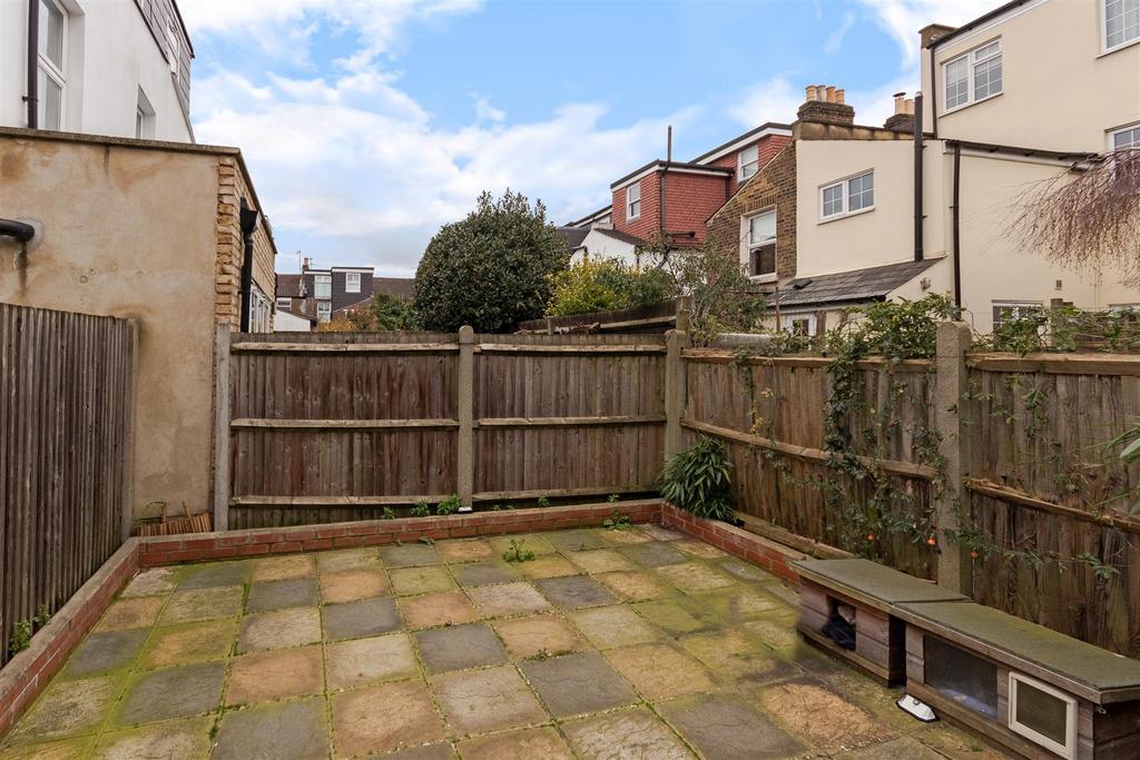 Russell Road SW20 PH11.jpg